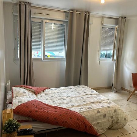 Studio A 2 Pas Du Metro Clichy Eksteriør billede