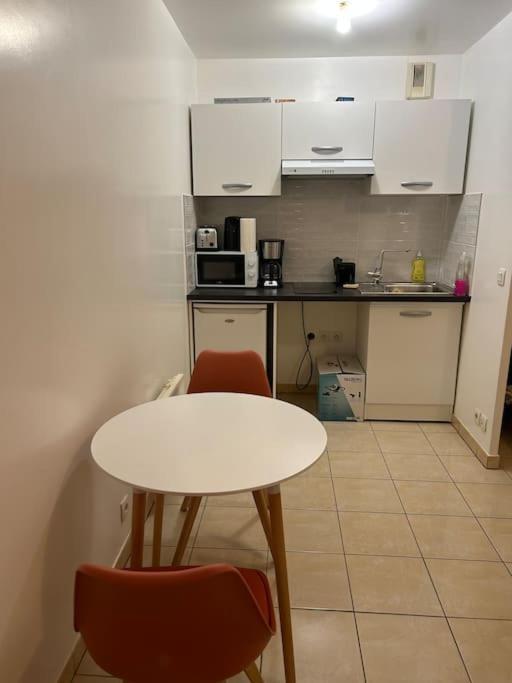 Studio A 2 Pas Du Metro Clichy Eksteriør billede
