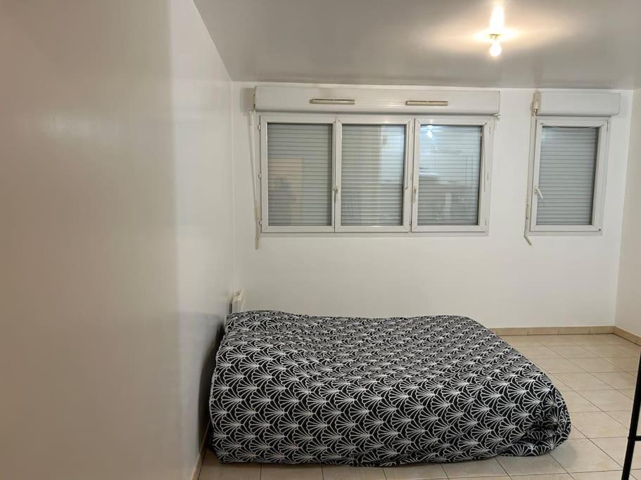 Studio A 2 Pas Du Metro Clichy Eksteriør billede