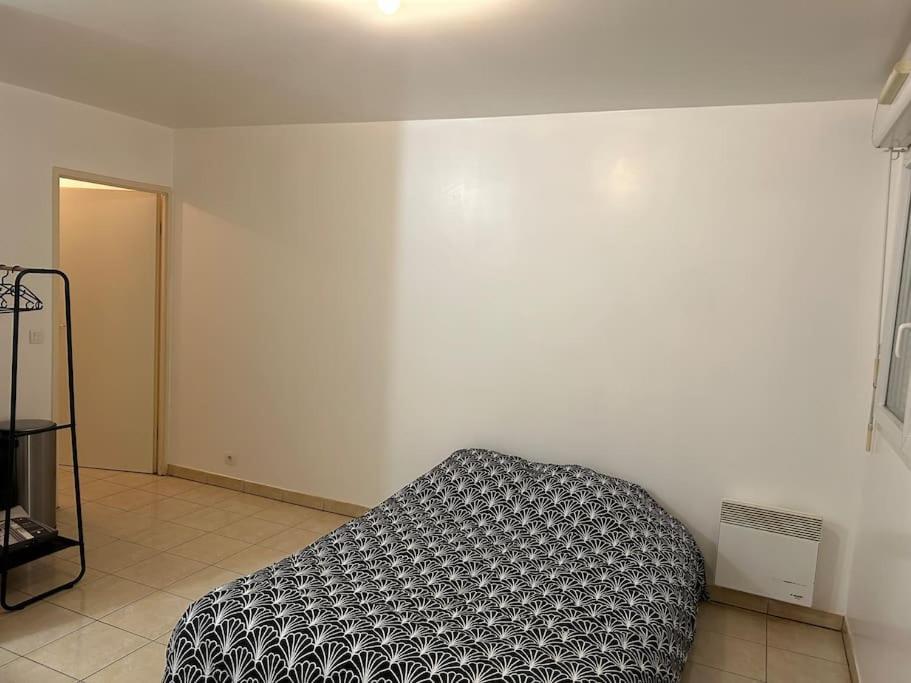 Studio A 2 Pas Du Metro Clichy Eksteriør billede