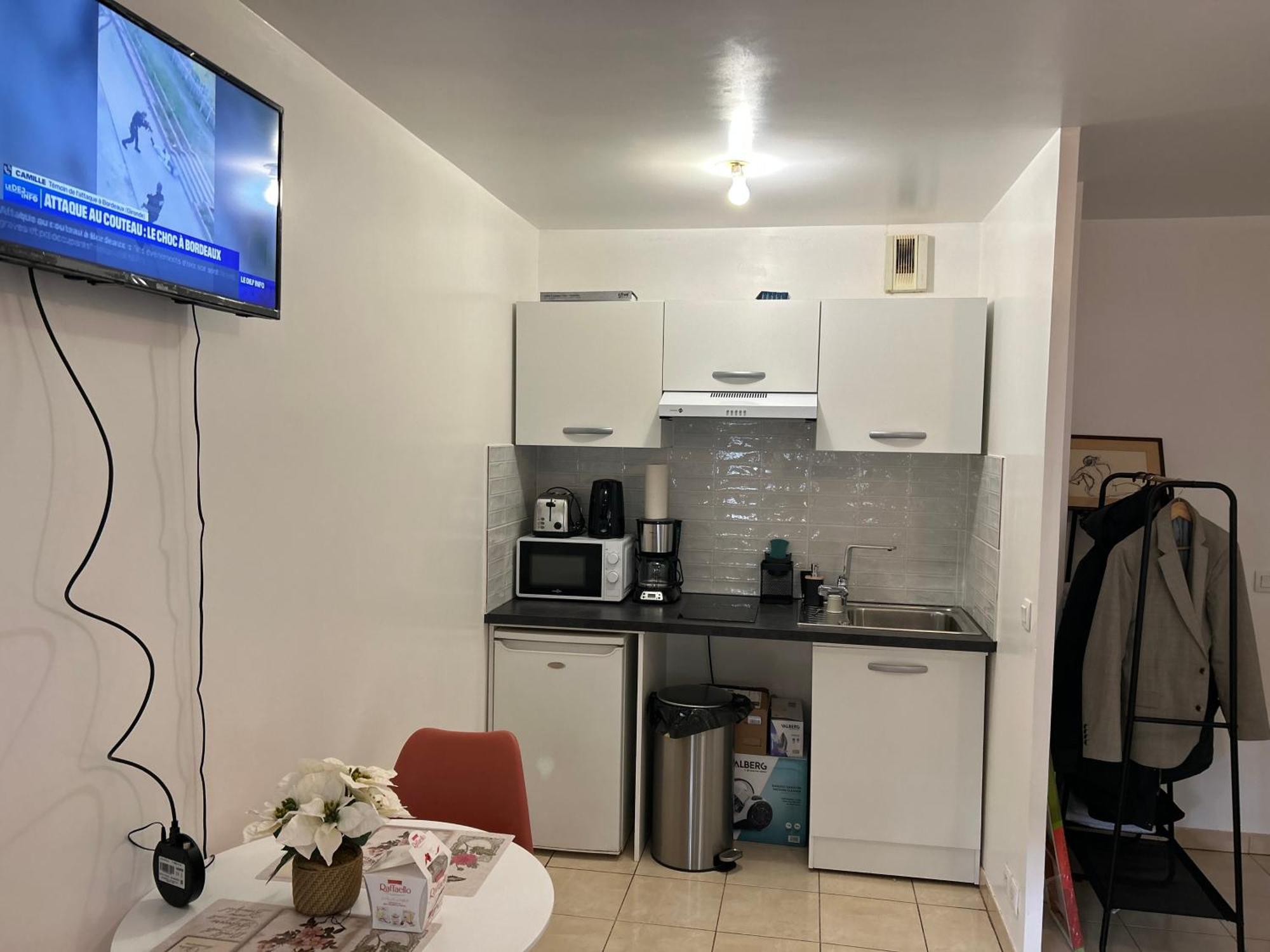 Studio A 2 Pas Du Metro Clichy Eksteriør billede