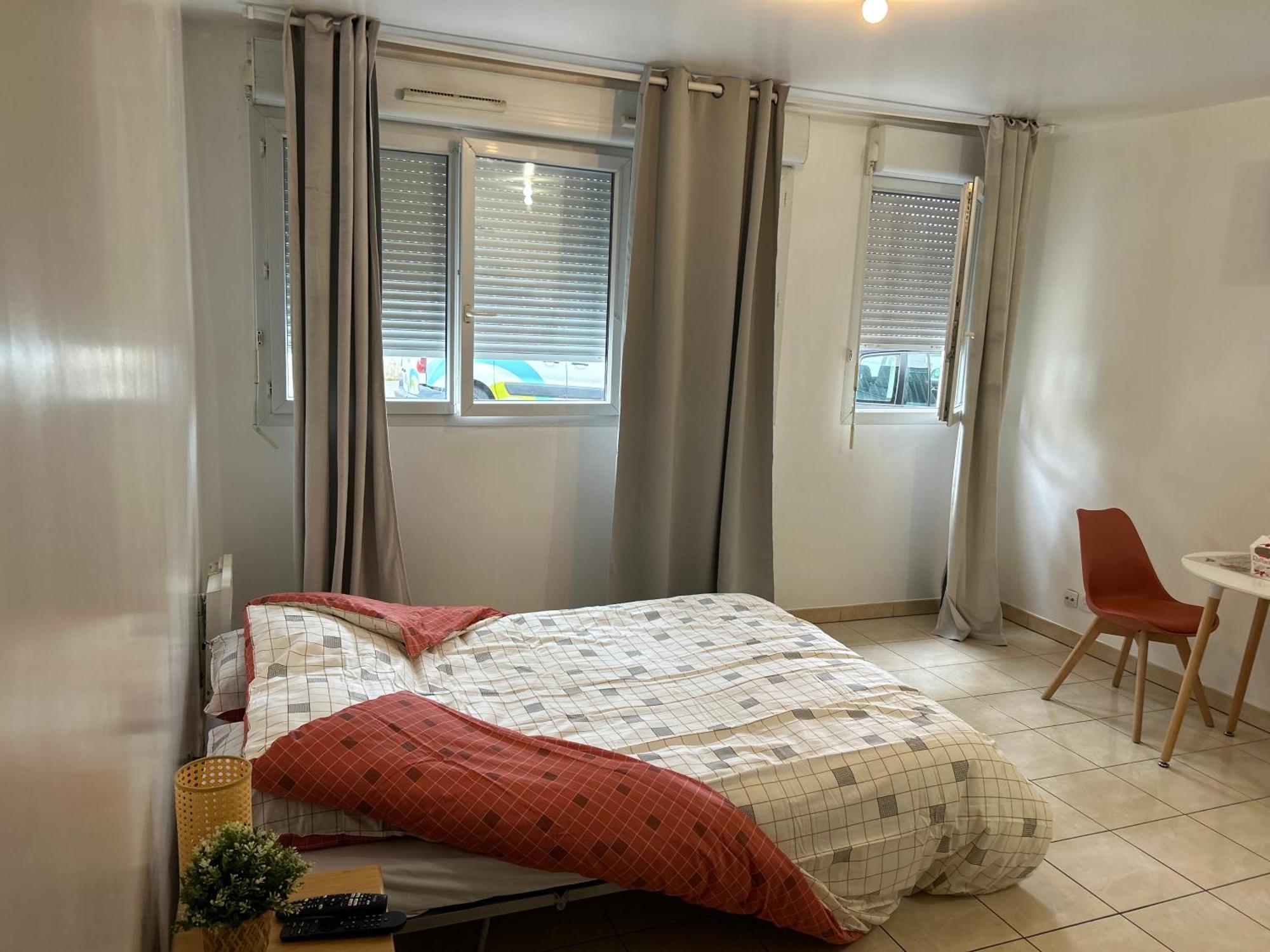 Studio A 2 Pas Du Metro Clichy Eksteriør billede